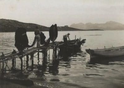 Años 40. Pescadores en Puerto Pollença.